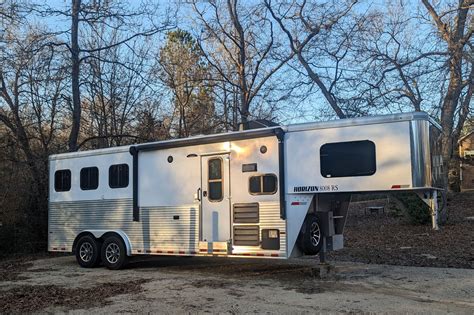 5 Best Horse Trailers with Living Quarters Fit for a Queen - Horse Rookie