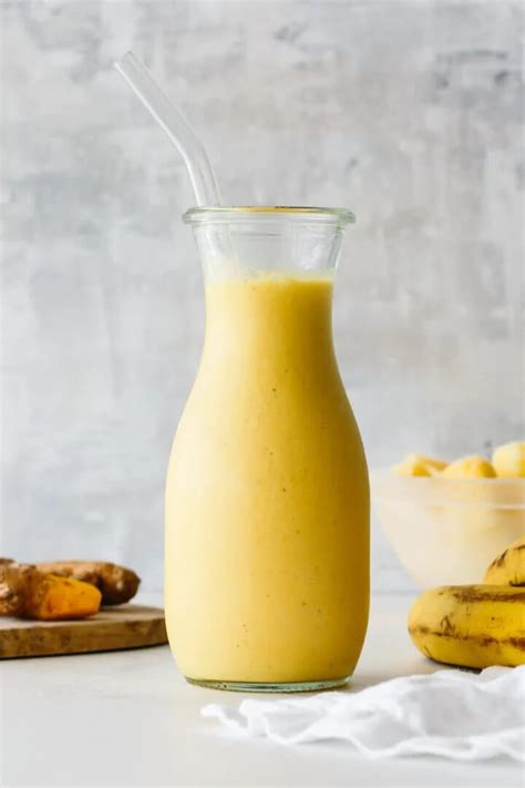 BEST Turmeric Smoothie - Downshiftology