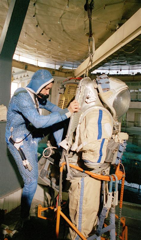 ESA astronauts go EVA / Astronauts / Human Spaceflight / Our Activities / ESA