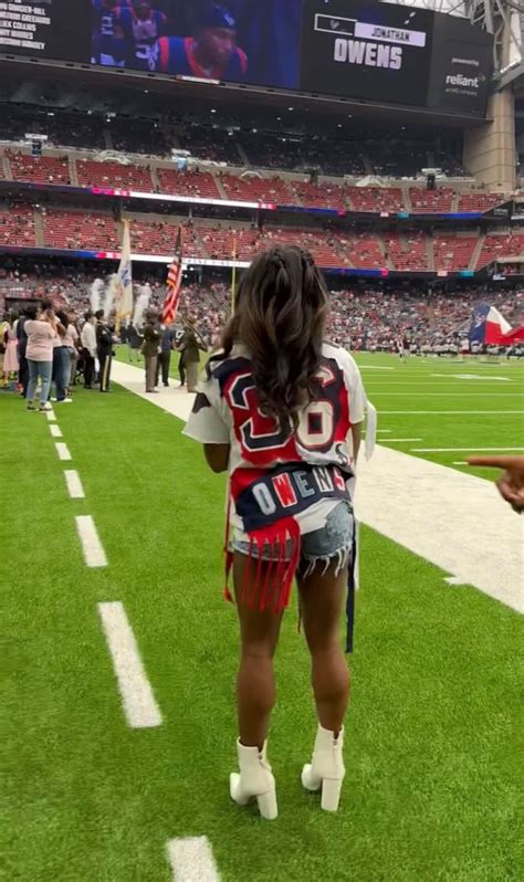 Simone Biles Cheers On Jonathan Owens In Ankle Boots & Texans Jersey ...