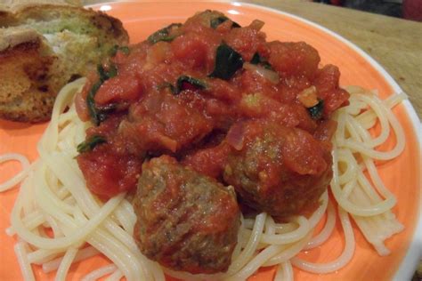 Quorn Meat Free Swedish Meatballs with Tomato and Spinach | Planet Veggie