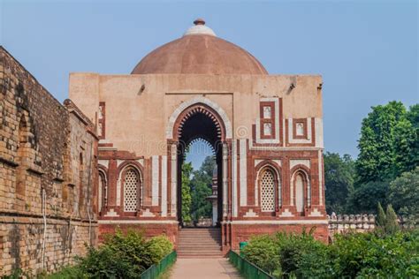 Alai Darwaza Alai Gate in Qutub Complex in Delhi, Indi Stock Image - Image of mosque, religion ...