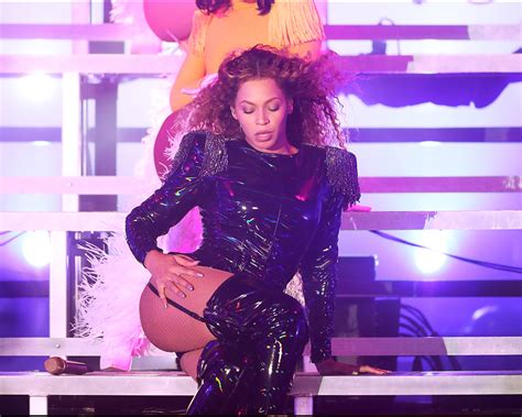 Beyoncé Makes Sizzling Stage Comeback With Coachella 2018 Performance | E! News