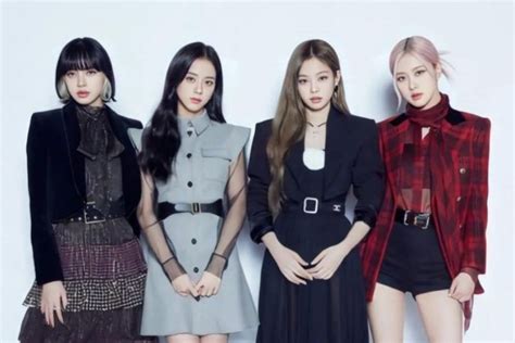 BLACKPINK becomes the first K-pop group to reach 2 billion views with ...