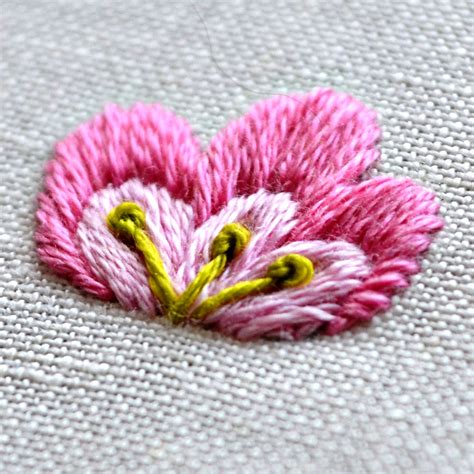 satin stitch flower embroidery tutorial