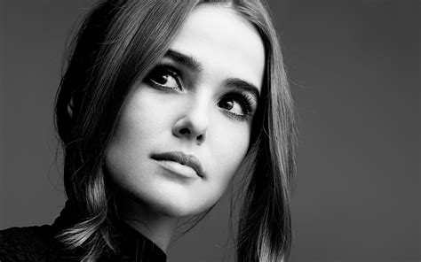 Download Actress Black & White Celebrity Zoey Deutch HD Wallpaper