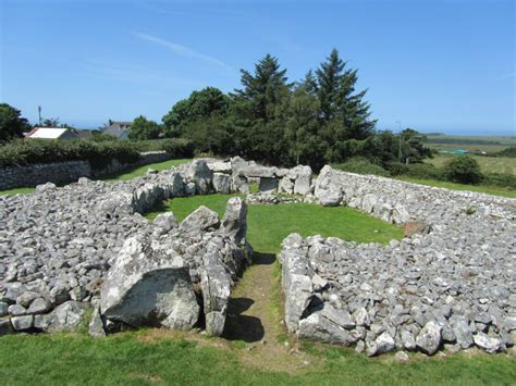 Creevykeel Court Tomb, Cliffoney. Co. Sligo. 4000-2500 BC - CURIOUS IRELAND