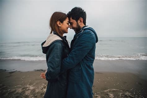 Why Am I Not Affectionate? Here's How To Be More Loving In a ...