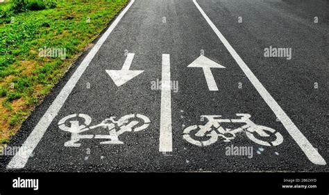 A double direction bike lane Stock Photo - Alamy