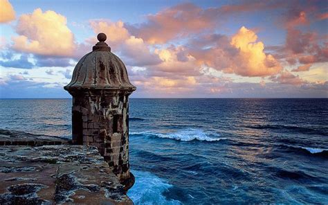 Fuerte El Morro en el Antiguo San Juan, Puerto Rico, al atardecer (Fort El Morro in Old San Juan ...