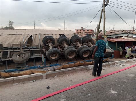 Truck Carrying Cement Lost its Brake and Crashed into Nearby Houses ...