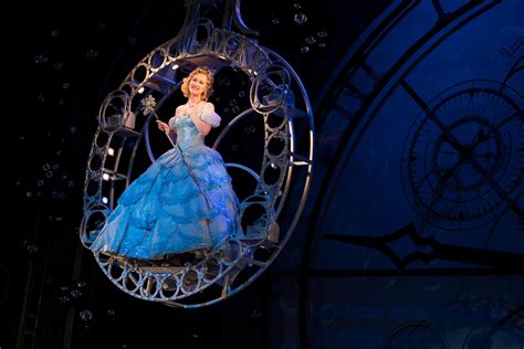 'Wicked' casts a bewitching spell at The Paramount Theatre | Seattle ...