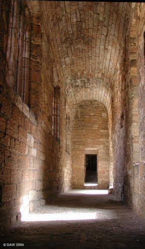 Inside Linlithgow Palace • • | 建物