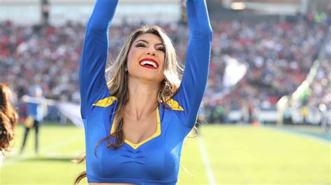 PHOTOS: Rams Cheerleaders Week 17