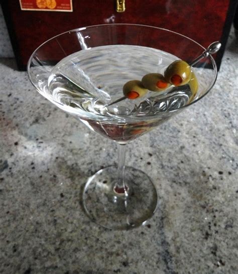 Gin Martini... MUST HAVE THREE OLIVES | Dry gin martini, Fun cocktails ...