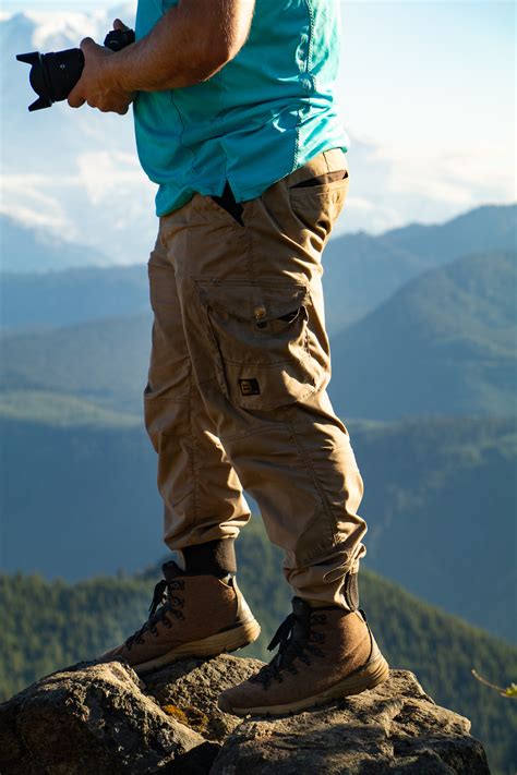 Eleven Super Easy Cargo Pants | JLC Online