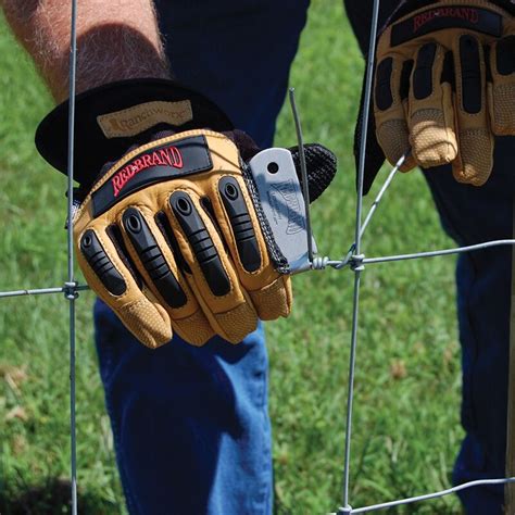 How to Mend a Barbed Wire Fence | Red Brand