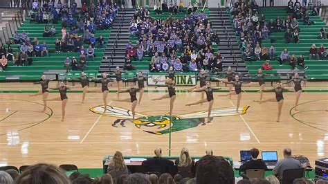 University Dance Team Wows Audience, Completely "Fusing" Together as One