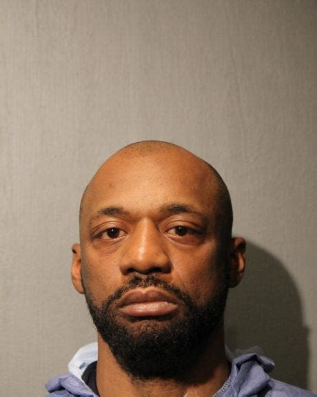 Cook County Jail Inmates Applaud For Suspect In Chicago Cop's Killing - Chicago Tribune | Scribd