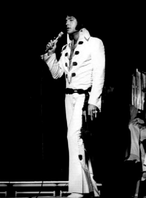 ELVIS LIVE ON STAGE IN 1970