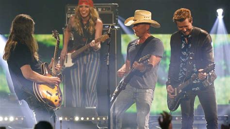 Kenny Chesney announces 2023 concert in Lincoln's Pinnacle Bank Arena