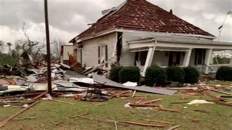 Alabama tornadoes kill at least 23, including children