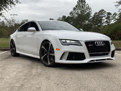 Snagged a picture of the family car while in town, love this thing : r/Audi