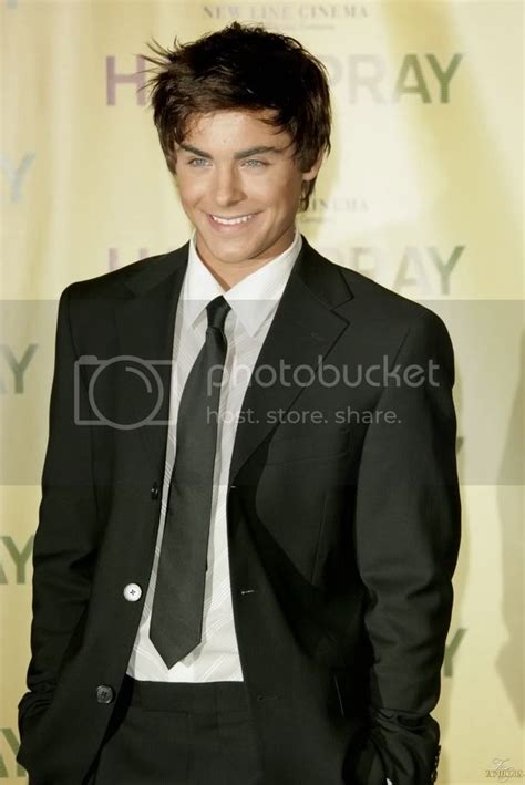 Zac Efron - Hairspray ShoWest 2 Photo by Blahh984 | Photobucket