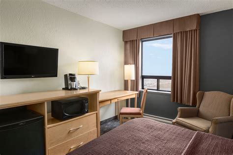 Travelodge by Wyndham Edmonton West | Edmonton, AB Hotels