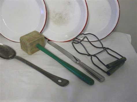 Tinware & Kitchen Utensils - Bodnarus Auctioneering