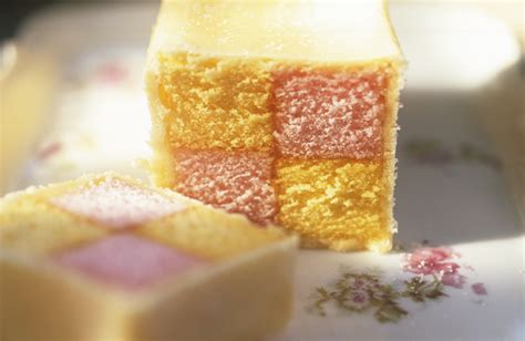 British Cakes: 10 Best Traditional British Cakes - Fine Dining Lovers