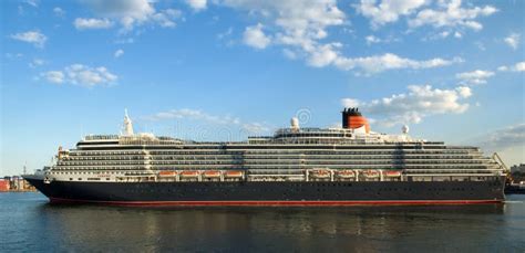 Cruise ship Queen Victoria editorial stock image. Image of dock - 21383664