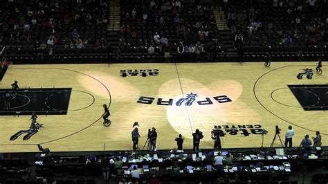 Windcrest Elementary Unicycle Team 2013 - Spurs Game Halftime Show 03/27/2013 - YouTube