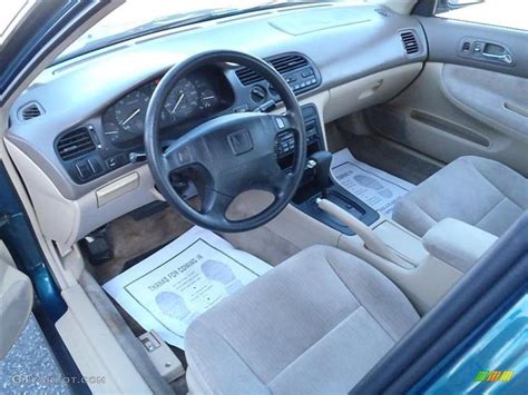 1994 Honda Accord LX Sedan Interior Photos | GTCarLot.com