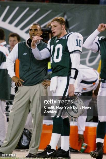 871 Chad Pennington Dolphins Stock Photos, High-Res Pictures, and ...