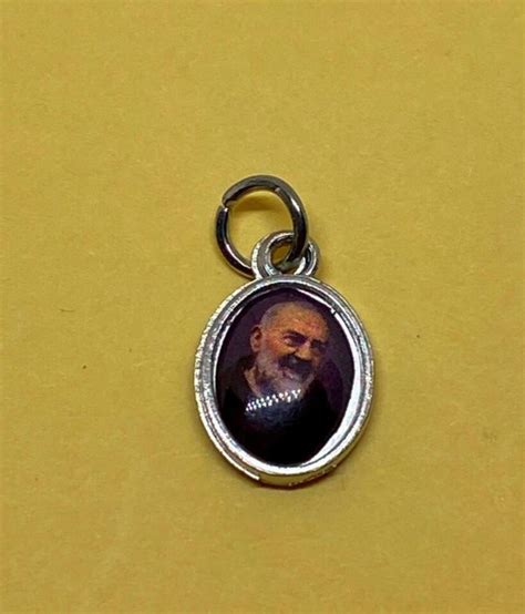 CHARM MEDAL ST PADRE PIO HEALING SAINT SUFFERING PAIN STIGMATA PRIEST MIRACLES | eBay