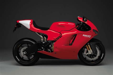 Ducati Desmosedici RR, The Original Ducati V4 Superbike - Asphalt & Rubber