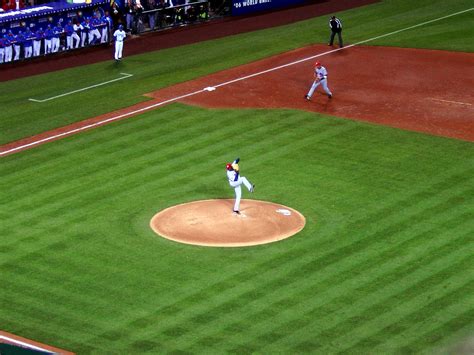 File:Dontrelle Willis, World Baseball Classic, Angel Stadium, Anaheim, USA.jpg - Wikimedia Commons