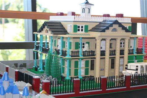 Haunted Mansion in Lego - Disney's Haunted Mansion