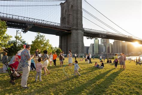 Empire Fulton Ferry - Brooklyn Bridge Park