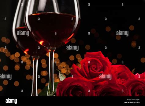 Romantic red wine and roses Stock Photo - Alamy