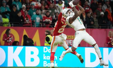 Dolphins vs. Chiefs wild-card game: 4 things to know for the matchup