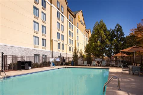 La Quinta Inn & Suites by Wyndham Atlanta Airport North | Atlanta, GA Hotels