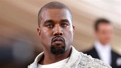 US rapper Kanye West disappears from social media - BBC News