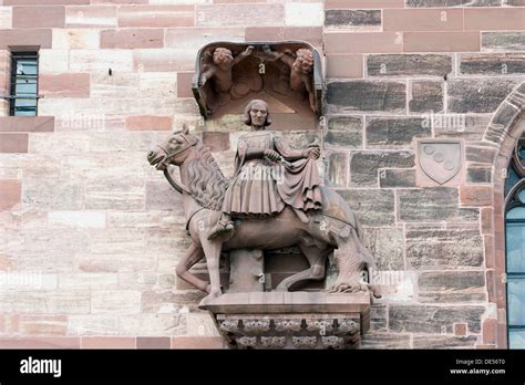 Statue of st martin of tours hi-res stock photography and images - Alamy