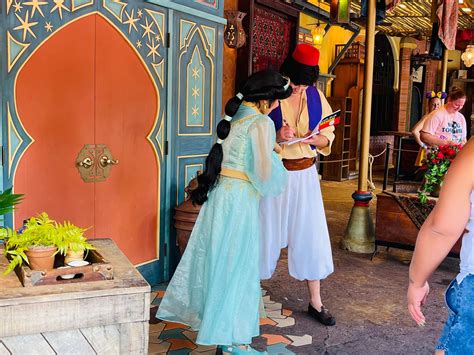 BREAKING NEWS: Aladdin and Jasmine Meet and Greet Returns To Adventureland - MickeyBlog.com