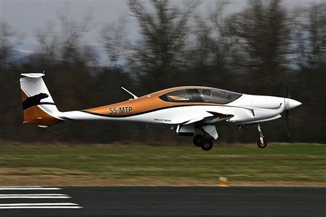 Pipistrel Panthera flyby | Aircraft design, Airplane painting, Aviation photography