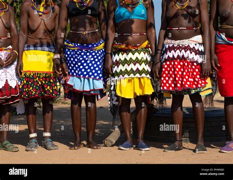 Mudimba tribe women traditional clothing, Cunene Province, Cahama ...