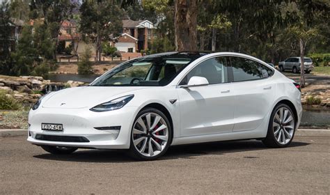2019 Tesla Model 3 Performance review (video) – PerformanceDrive
