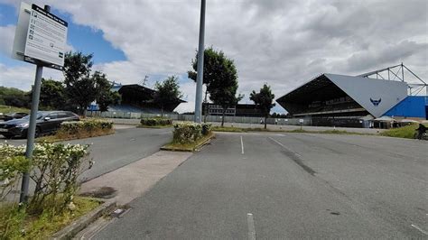 Kassam Stadium parking fines cancelled after complaints - BBC News